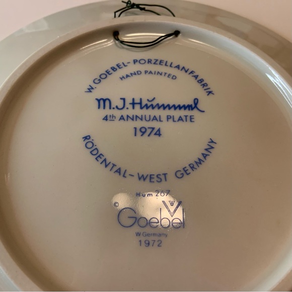 1974 Hummel Handpaint Bas Relief 4th Annual Plate Goebel Porzellanfabrik Germany - Picture 3 of 13
